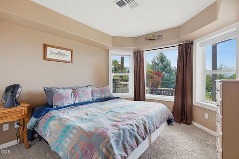 Tiny photo for 921 NE Beacon Drive, Grants Pass, OR 97526 (MLS # 220224499)