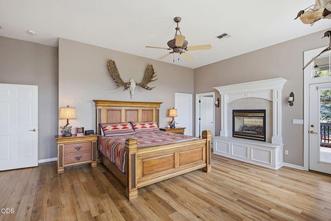 Tiny photo for 921 NE Beacon Drive, Grants Pass, OR 97526 (MLS # 220224499)