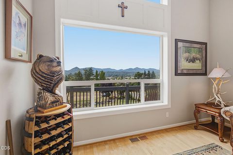 Tiny photo for 921 NE Beacon Drive, Grants Pass, OR 97526 (MLS # 220224499)