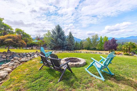 Tiny photo for 921 NE Beacon Drive, Grants Pass, OR 97526 (MLS # 220224499)