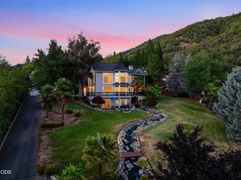 Photo of 921 NE Beacon Drive, Grants Pass, OR 97526 (MLS # 220224499)