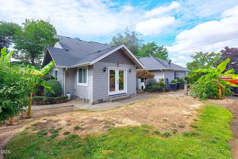 Tiny photo for 921 NE Beacon Drive, Grants Pass, OR 97526 (MLS # 220224499)