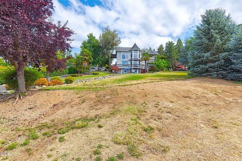 Tiny photo for 921 NE Beacon Drive, Grants Pass, OR 97526 (MLS # 220224499)