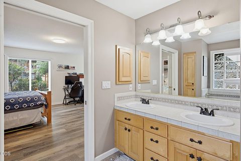 Tiny photo for 921 NE Beacon Drive, Grants Pass, OR 97526 (MLS # 220224499)