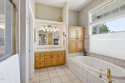 Tiny photo for 921 NE Beacon Drive, Grants Pass, OR 97526 (MLS # 220224499)
