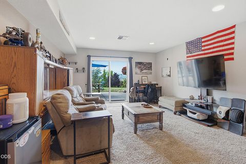 Tiny photo for 921 NE Beacon Drive, Grants Pass, OR 97526 (MLS # 220224499)