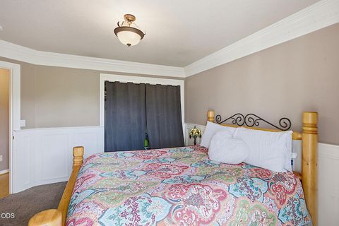 Tiny photo for 921 NE Beacon Drive, Grants Pass, OR 97526 (MLS # 220224499)