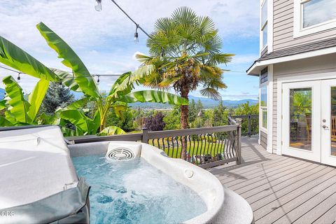 Tiny photo for 921 NE Beacon Drive, Grants Pass, OR 97526 (MLS # 220224499)