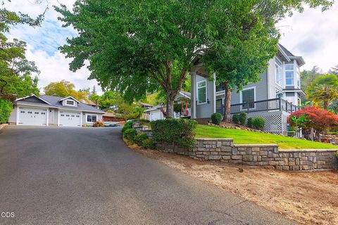 Tiny photo for 921 NE Beacon Drive, Grants Pass, OR 97526 (MLS # 220224499)