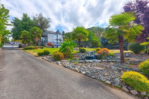 Tiny photo for 921 NE Beacon Drive, Grants Pass, OR 97526 (MLS # 220224499)