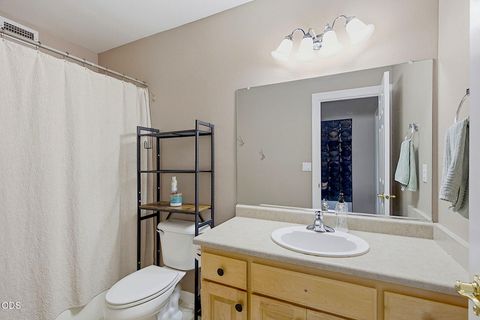 Tiny photo for 921 NE Beacon Drive, Grants Pass, OR 97526 (MLS # 220224499)