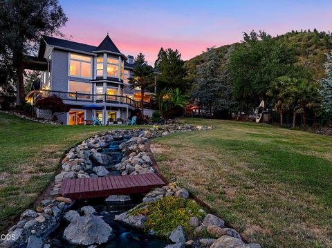 Tiny photo for 921 NE Beacon Drive, Grants Pass, OR 97526 (MLS # 220224499)