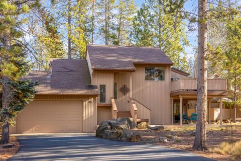 Photo of 17822 Big Leaf Lane, Sunriver, OR 97707 (MLS # 220212157)