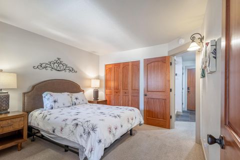 Tiny photo for 17822 Big Leaf Lane, Sunriver, OR 97707 (MLS # 220212157)