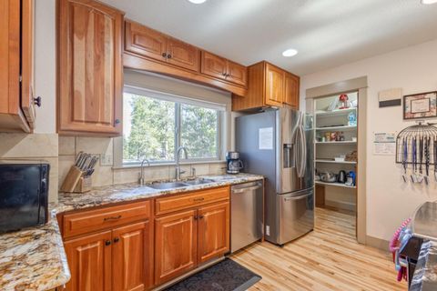 Tiny photo for 17822 Big Leaf Lane, Sunriver, OR 97707 (MLS # 220212157)
