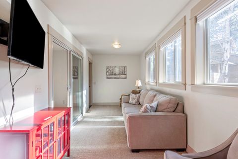 Tiny photo for 17822 Big Leaf Lane, Sunriver, OR 97707 (MLS # 220212157)