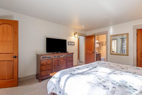 Tiny photo for 17822 Big Leaf Lane, Sunriver, OR 97707 (MLS # 220212157)