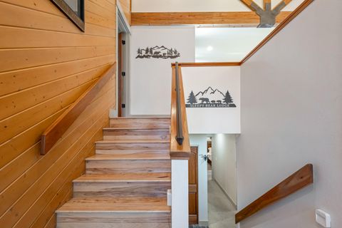 Tiny photo for 17822 Big Leaf Lane, Sunriver, OR 97707 (MLS # 220212157)