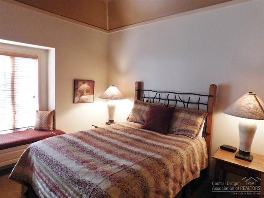 TH# 32 - A -- 10% Deeded ownership in this large beautifully decorated and furnished townhome. StoneRidge has a clubhouse with a pool, workout room, jacuzzi/hot tub, steam room and sauna. Tennis courts and bikes available. A professional management team is onsite to assist with any needs owners may have. This home is a rental option home and you can exchange weeks through RCI. Home was beautifully refurbished in March 2008. Very Nice.