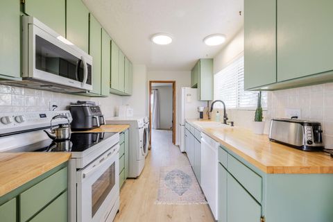 Tiny photo for 1766 SW Quail Drive, Madras, OR 97741 (MLS # 220219638)