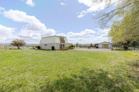 Tiny photo for 1766 SW Quail Drive, Madras, OR 97741 (MLS # 220219638)