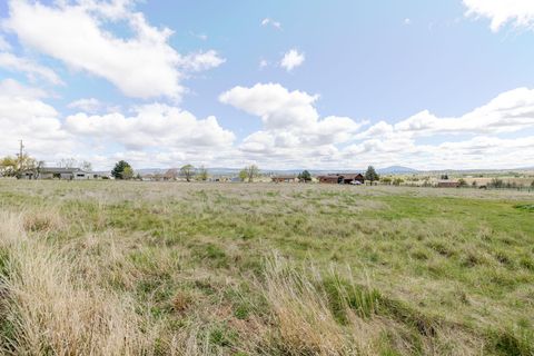 Tiny photo for 1766 SW Quail Drive, Madras, OR 97741 (MLS # 220219638)
