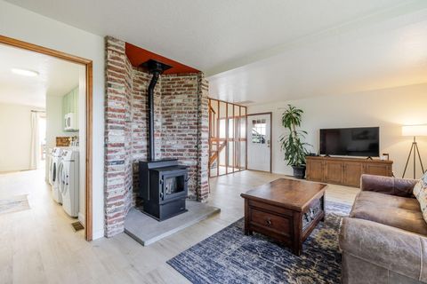 Tiny photo for 1766 SW Quail Drive, Madras, OR 97741 (MLS # 220219638)