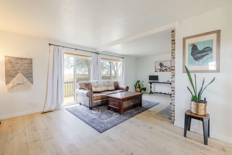 Tiny photo for 1766 SW Quail Drive, Madras, OR 97741 (MLS # 220219638)