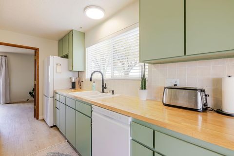 Tiny photo for 1766 SW Quail Drive, Madras, OR 97741 (MLS # 220219638)