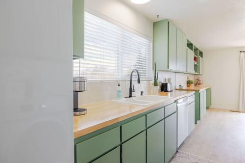 Tiny photo for 1766 SW Quail Drive, Madras, OR 97741 (MLS # 220219638)