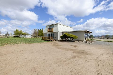 Tiny photo for 1766 SW Quail Drive, Madras, OR 97741 (MLS # 220219638)