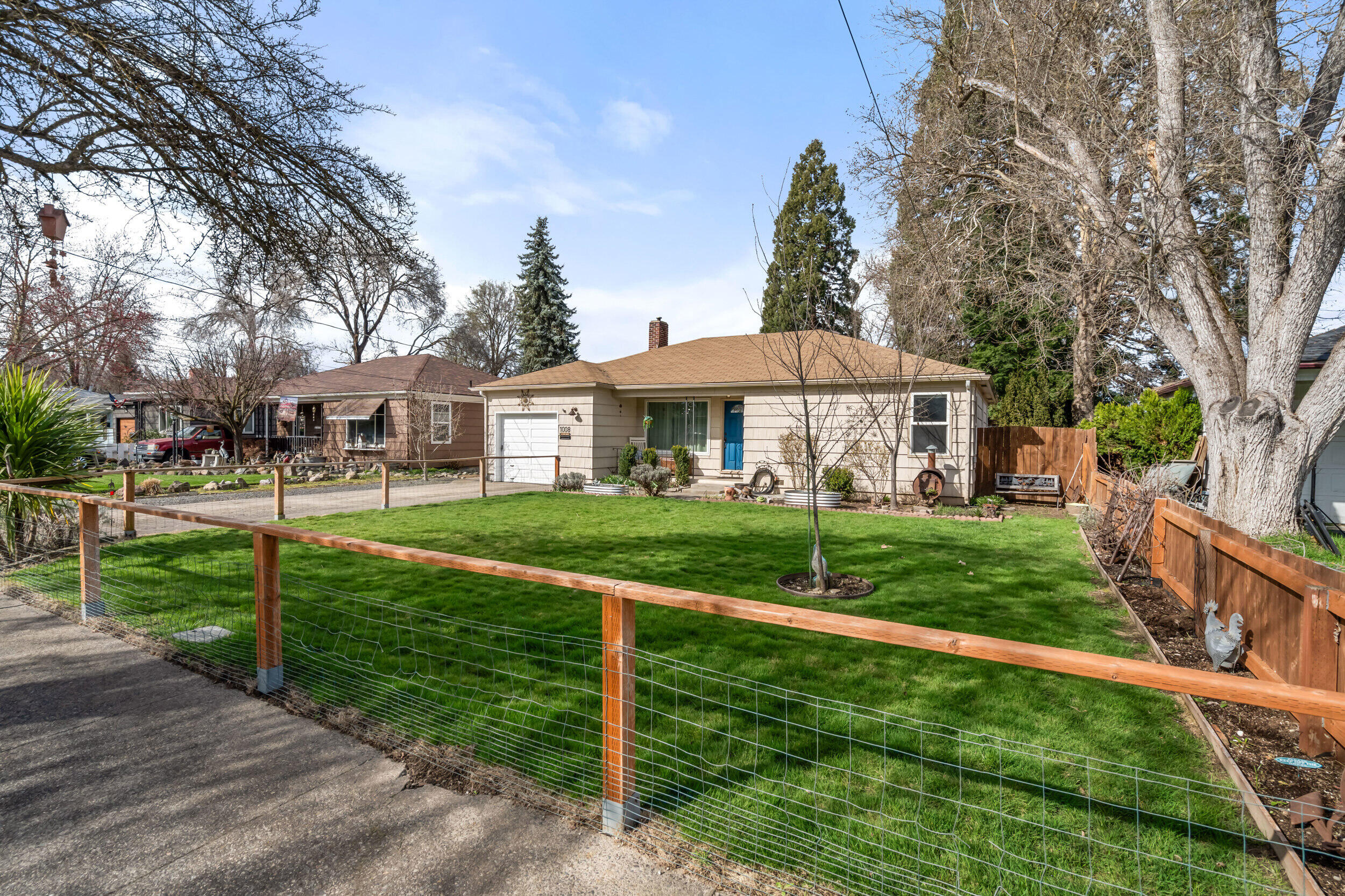 1008 Mount Pitt Avenue