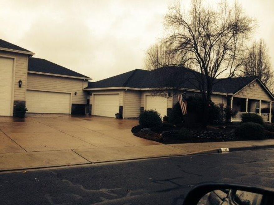 Beautiful corner home in Central Point.