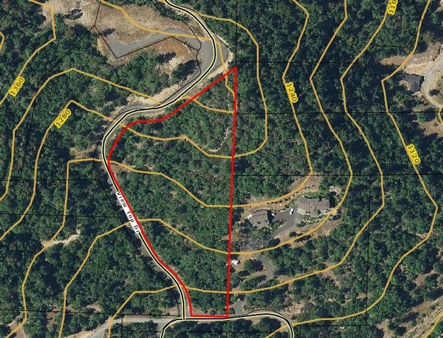 This is the developers favorite available lot at the top of the hill. The best views of Grants Pass Country Club, and surrounding mountains. Just minutes from Cathedral Hills hiking trails, Grants Pass Country Club, and the city of Grants Pass. Lot and home packages available with some of the best builders in the area. Water and power are pulled to the lot line. This is your opportunity to live in a gated community with great features and views. More photos to come.