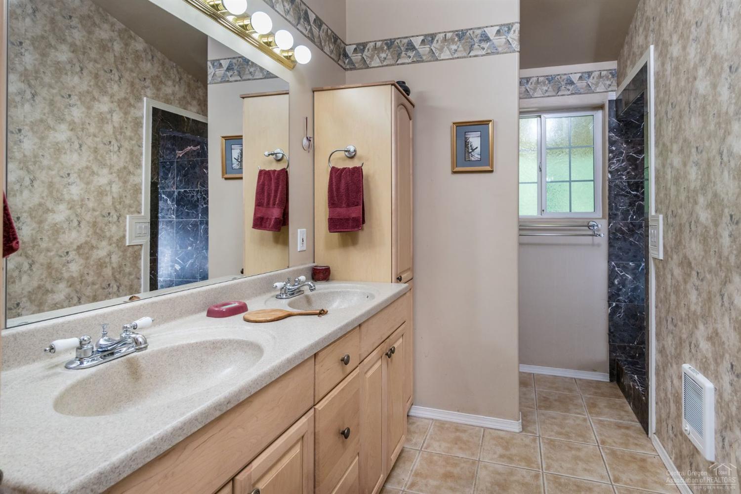 Fall River Estate - Residential