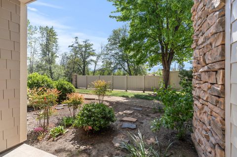 Tiny photo for 1280 Ashford Way #2, Medford, OR 97504 (MLS # 220220094)