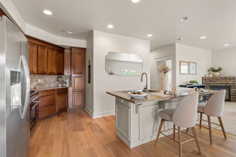 Tiny photo for 1280 Ashford Way #2, Medford, OR 97504 (MLS # 220220094)