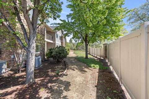Tiny photo for 1280 Ashford Way #2, Medford, OR 97504 (MLS # 220220094)
