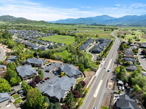 Tiny photo for 1280 Ashford Way #2, Medford, OR 97504 (MLS # 220220094)