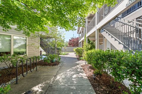 Tiny photo for 1280 Ashford Way #2, Medford, OR 97504 (MLS # 220220094)