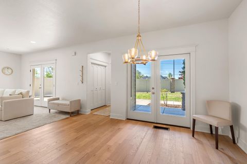 Tiny photo for 1280 Ashford Way #2, Medford, OR 97504 (MLS # 220220094)