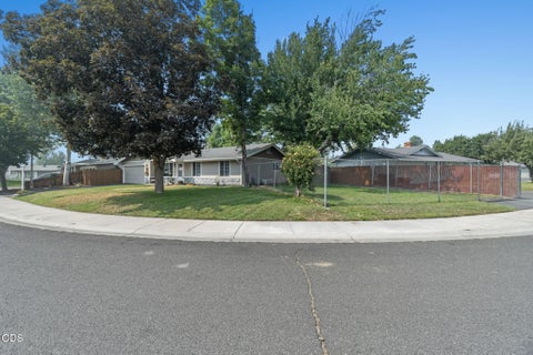 Tiny photo for 4208 Pepperwood Drive, Klamath Falls, OR 97603 (MLS # 220226874)