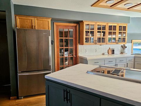 Tiny photo for 1931 Dellwood Drive, Grants Pass, OR 97526 (MLS # 220212455)