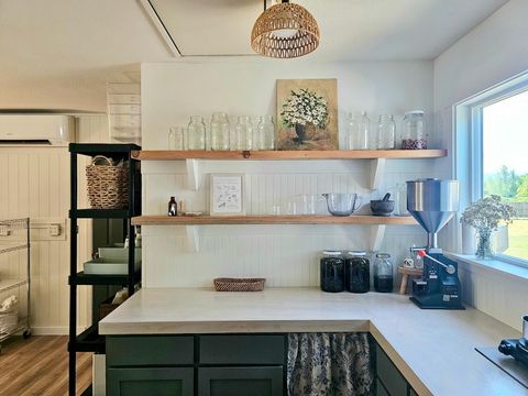 Tiny photo for 1931 Dellwood Drive, Grants Pass, OR 97526 (MLS # 220212455)