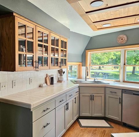 Tiny photo for 1931 Dellwood Drive, Grants Pass, OR 97526 (MLS # 220212455)