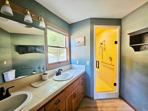 Tiny photo for 1931 Dellwood Drive, Grants Pass, OR 97526 (MLS # 220212455)