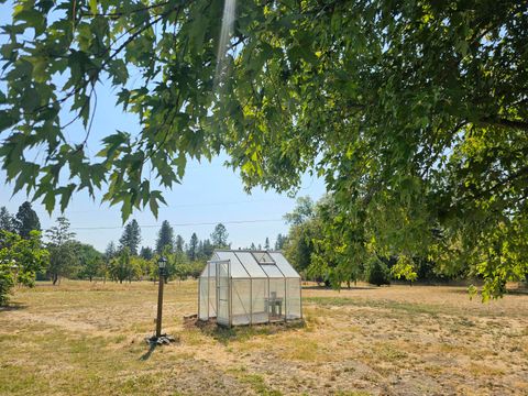 Tiny photo for 1931 Dellwood Drive, Grants Pass, OR 97526 (MLS # 220212455)