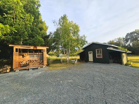 Tiny photo for 1931 Dellwood Drive, Grants Pass, OR 97526 (MLS # 220212455)