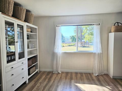 Tiny photo for 1931 Dellwood Drive, Grants Pass, OR 97526 (MLS # 220212455)