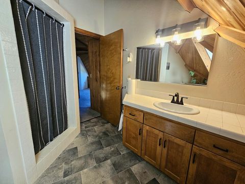 Tiny photo for 1931 Dellwood Drive, Grants Pass, OR 97526 (MLS # 220212455)